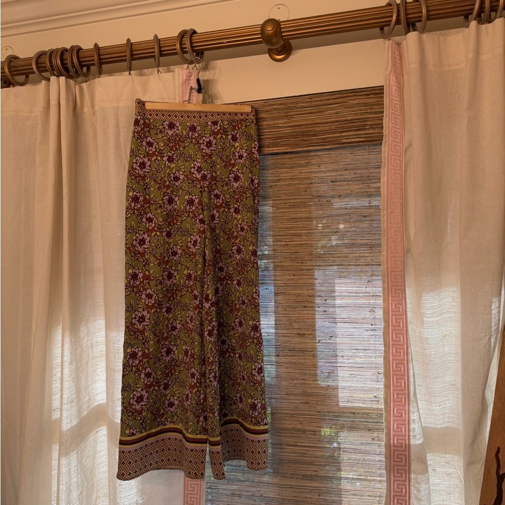 Cupcakes & Cashmere Geometric Floral Patterned Pants